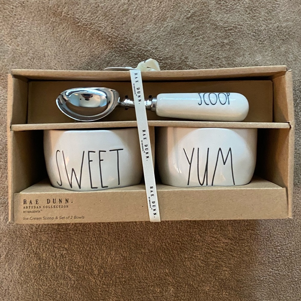 NWT Rae Dunn Ice Cream Bowls and Scoop (3 Piece Set)